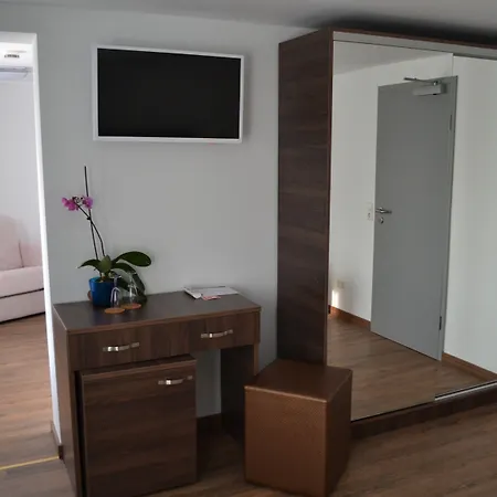 Hotel Myrsini Kirchentellinsfurt